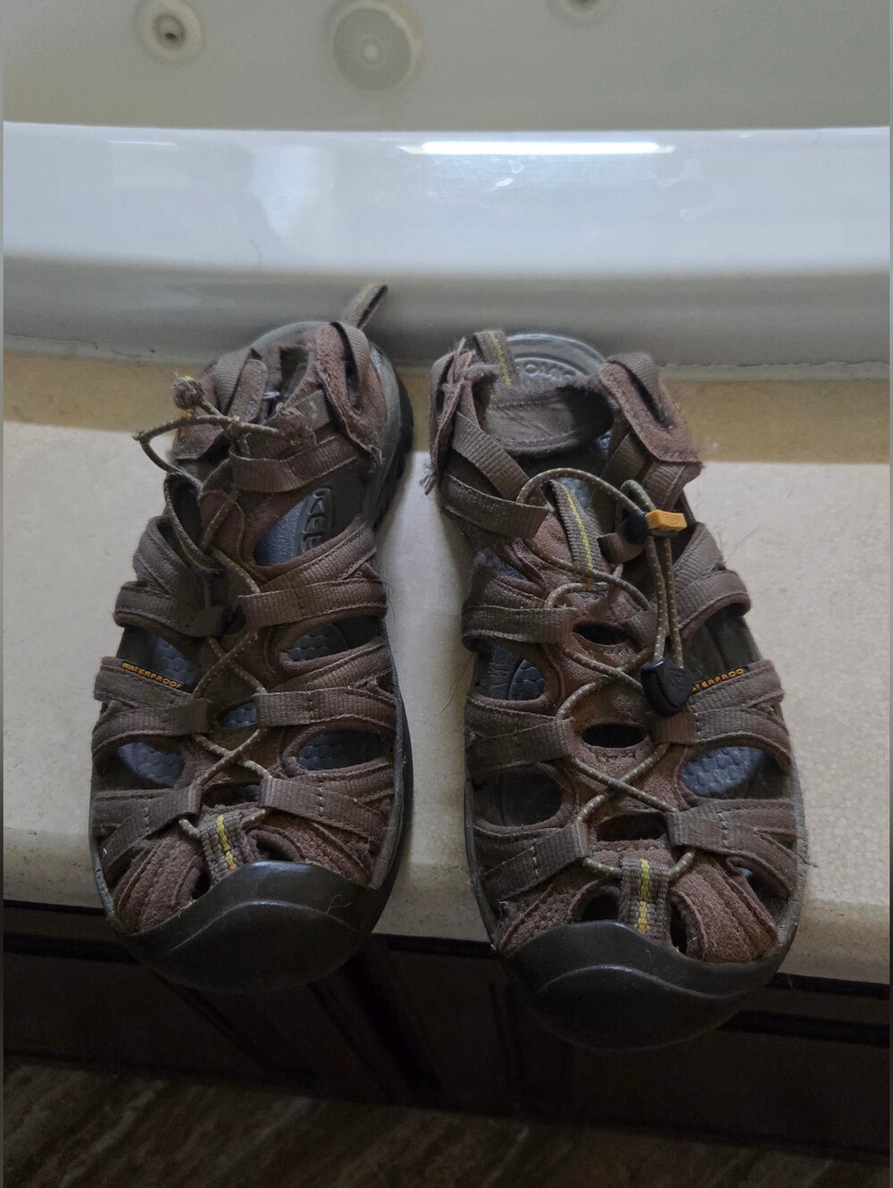 KEEN Size 9.5 Brown Outdoor Closed-Toe Sandals